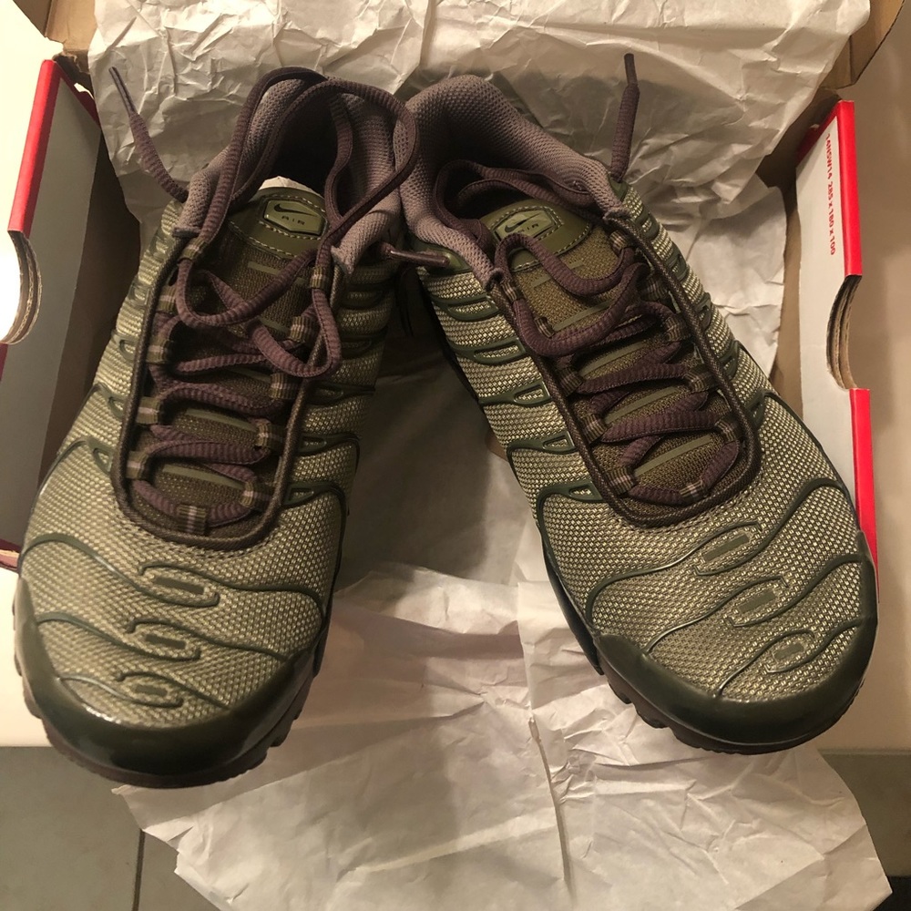 Air max plus grade school